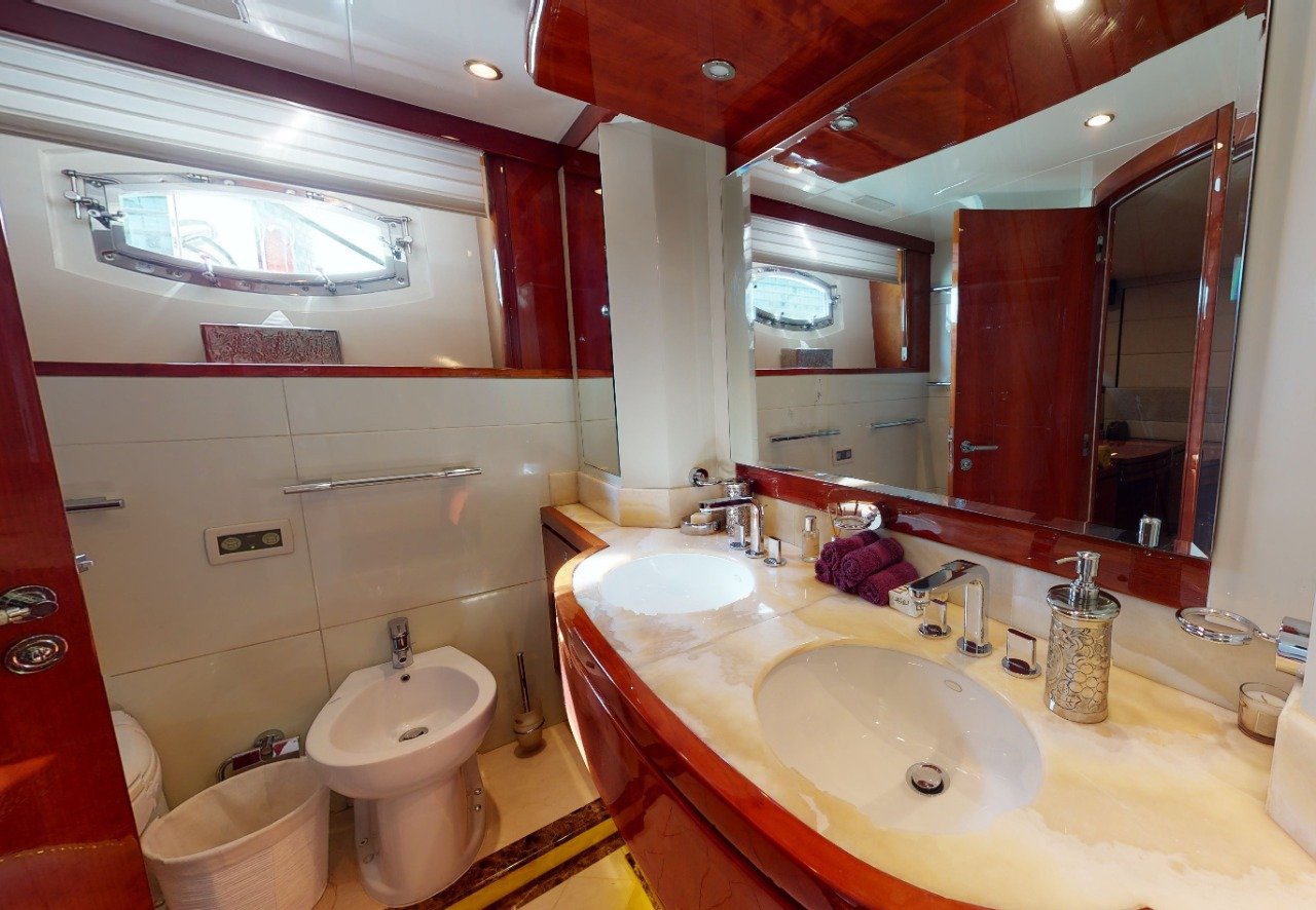 Majesty 88 Feet luxury Yacht in Aed 1400 Each hour Only